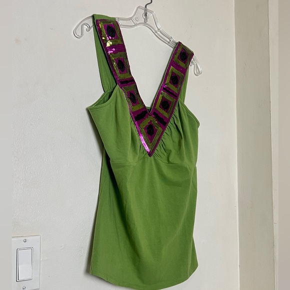Green Graphics Sequins Top - by Flying Tomato Size XL - Picture 3 of 15